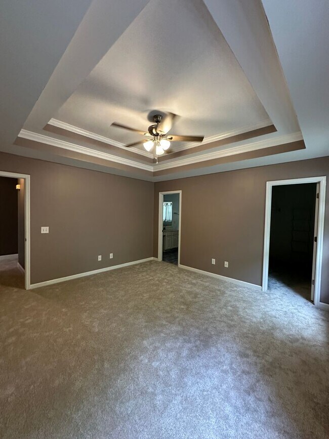 Building Photo - Move-In ready 3-bedroom 2-bathroom house on the Eastside