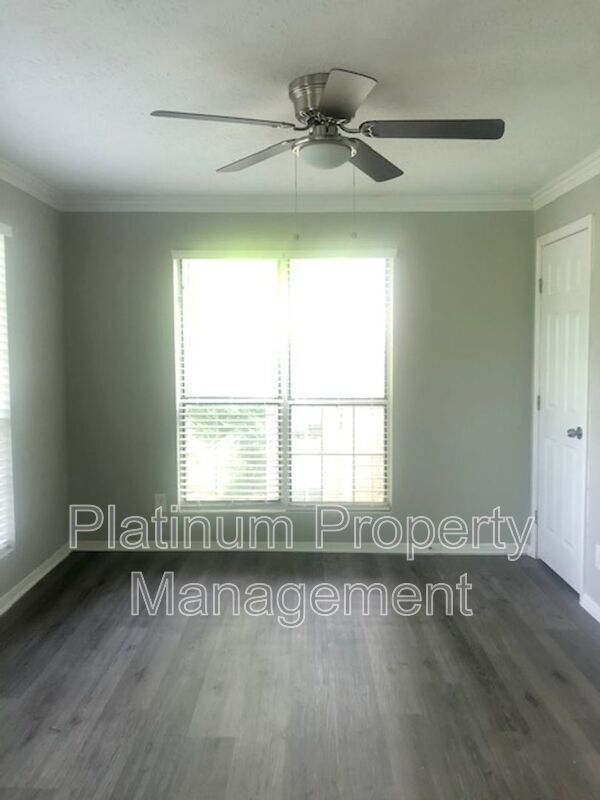 Building Photo - 5557 Mountain Springs Cir
