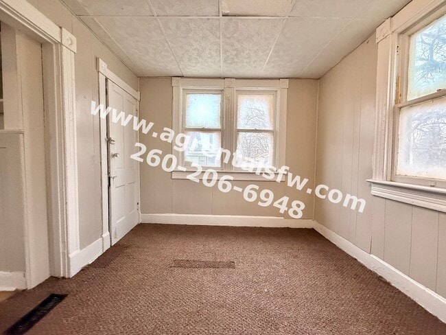 Building Photo - 4 Bedroom House