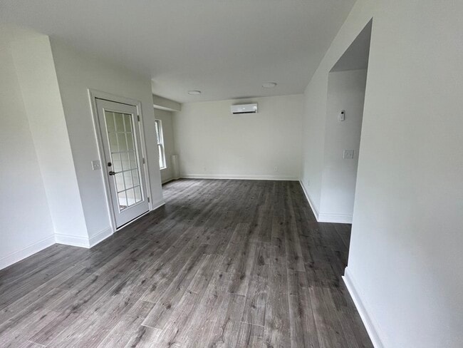 Building Photo - 102 LittleBranch Trail