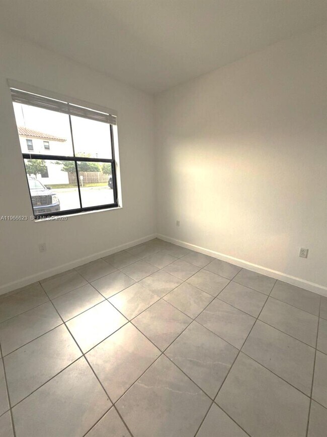 Building Photo - 11855 SW 246 Terrace