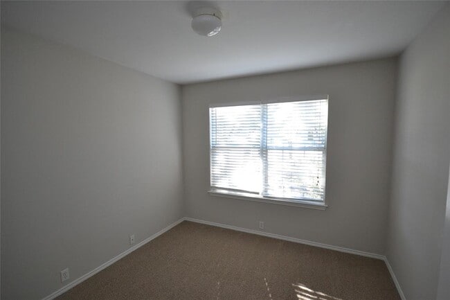 Building Photo - 2106 Kane Cove