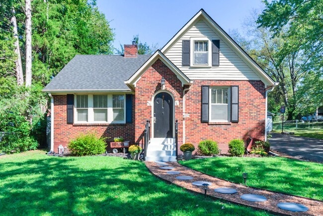 Primary Photo - 203 6th Ave