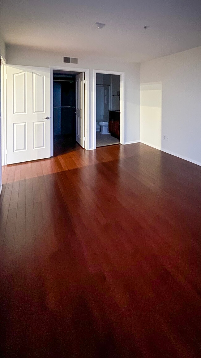 Building Photo - 4755 Templeton St