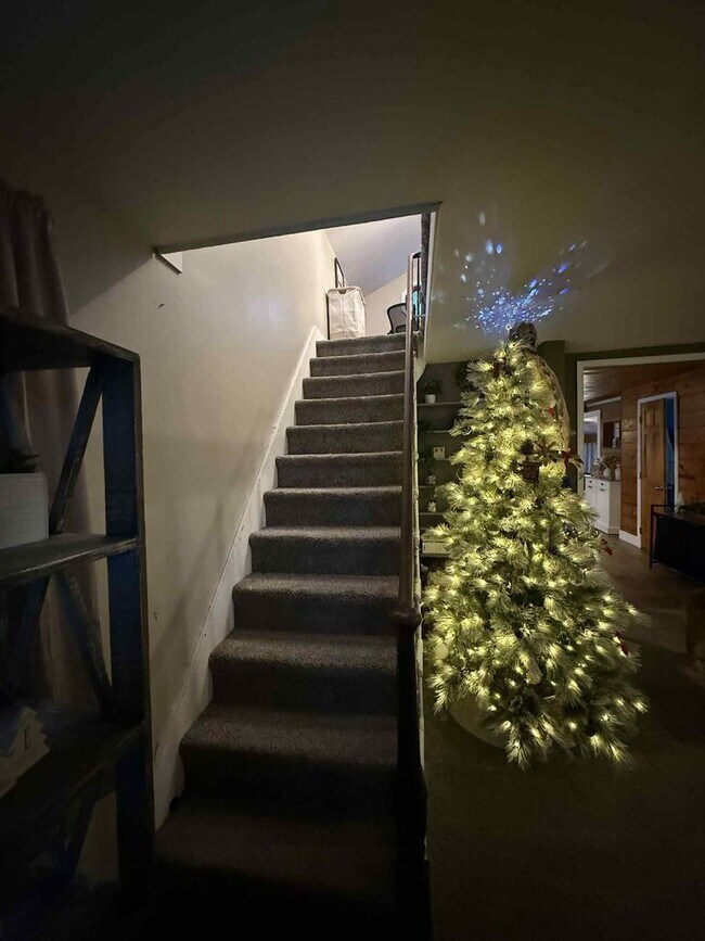 Building Photo - 3 Bedroom single family house