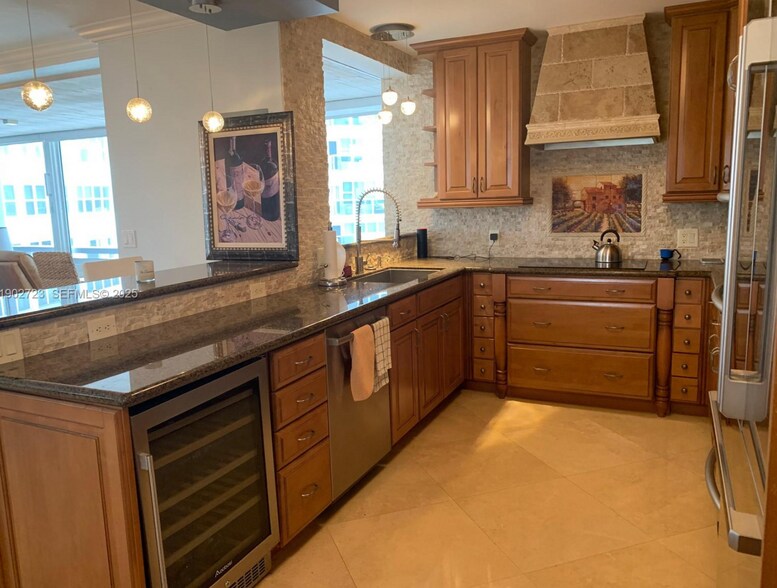 Building Photo - 3600 Galt Ocean Dr