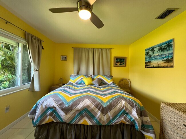 Building Photo - $3,300/month ** Short Term / Seasonal - Fu...