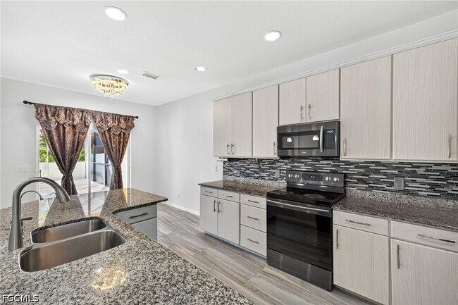 Building Photo - 2858 Via Campania St