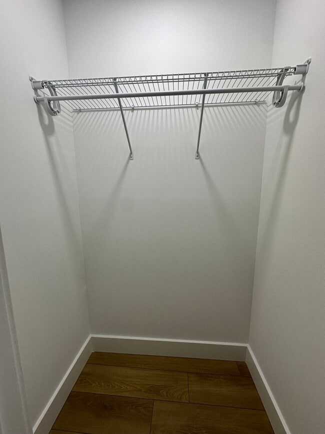 Building Photo - Gorgeous townhome on Candlers Mt! Close to LU. First month rent half off special!