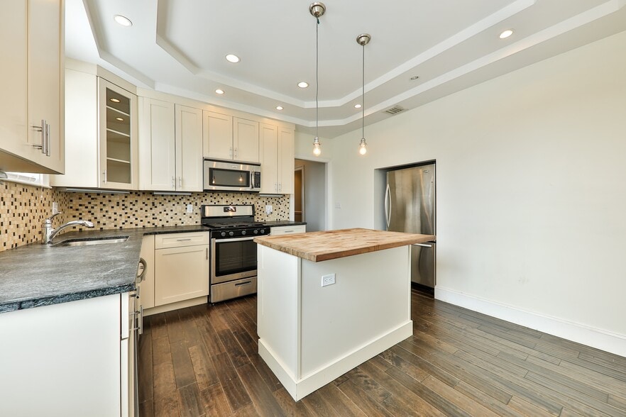 Building Photo - 9 Bellflower St