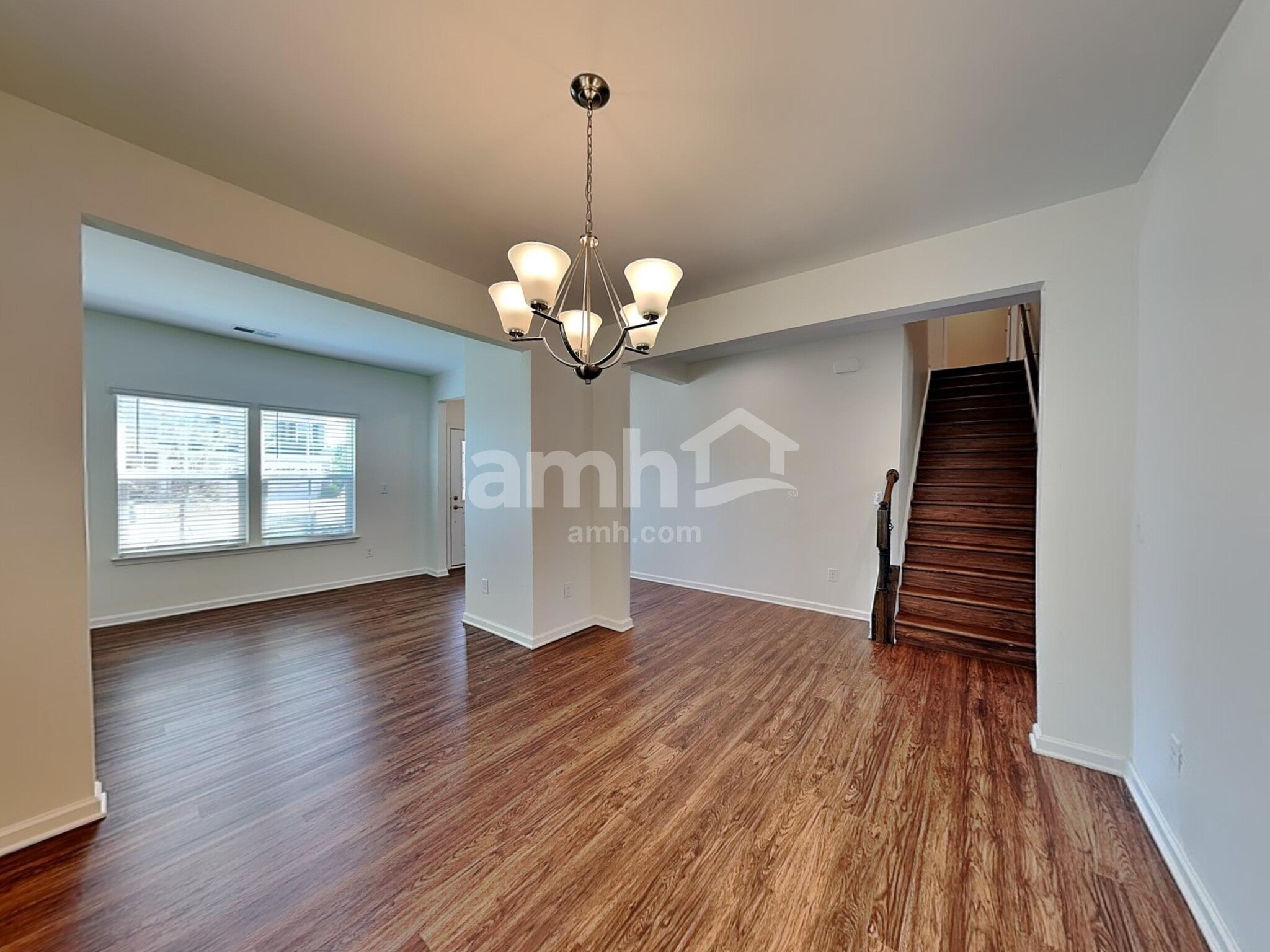 Building Photo - 553 Larragan Dr