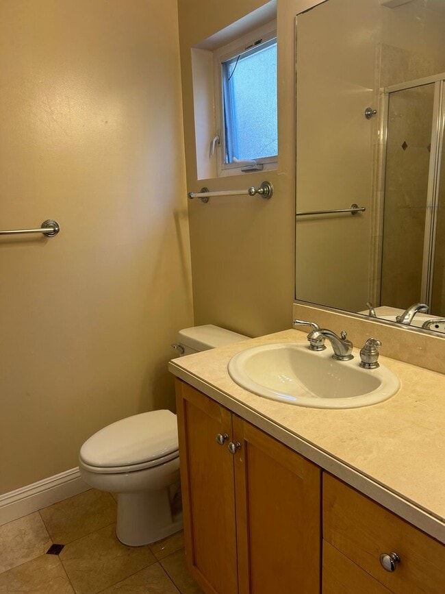 Building Photo - Amazing 3 story free standing contemporary house with terrific ocean views in Playa Del Rey