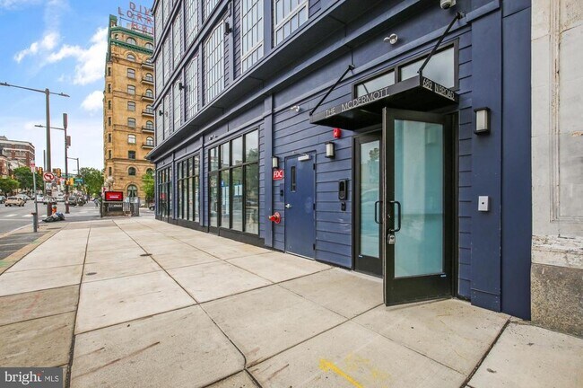 Building Photo - 689 N Broad St