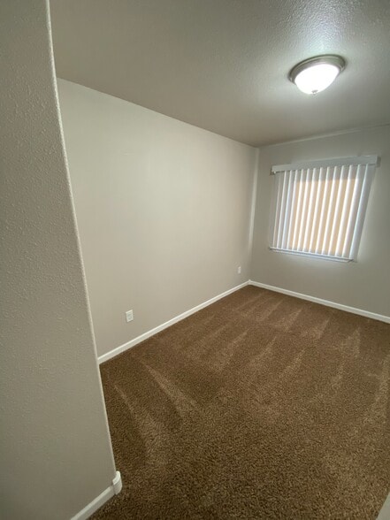 Building Photo - 135 Hemlock Dr