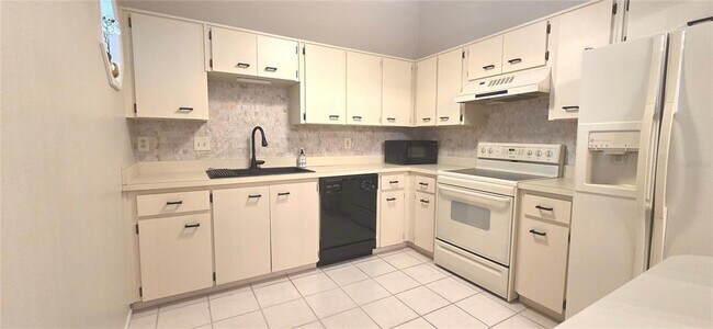 Building Photo - 2101 Fox Chase Blvd