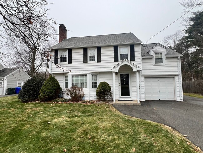 Building Photo - Beautiful, Single Family Colonial for Rent in Springfield!