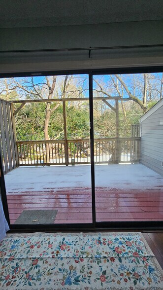 Building Photo - Room in Townhome on Sandy Creek Dr