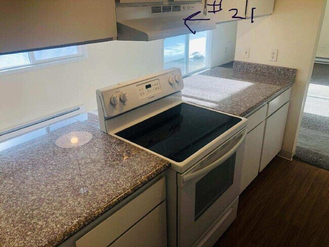 Building Photo - Mission East Apts 2 br/1 bath ground floor...