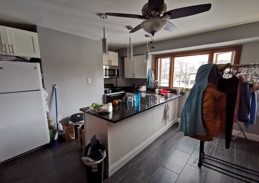 Building Photo - 230 Brookline St