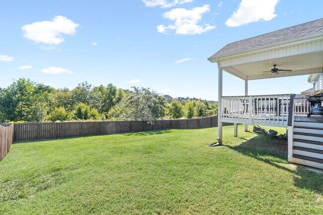 Building Photo - Pet Friendly Three Bedroom with Bonus!