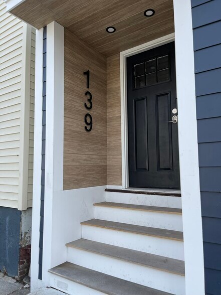 Building Photo - 139 Princeton St