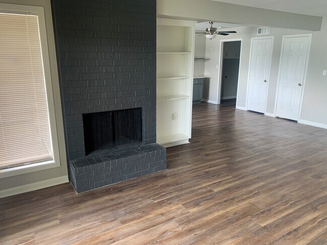 Building Photo - 226 Waters Edge