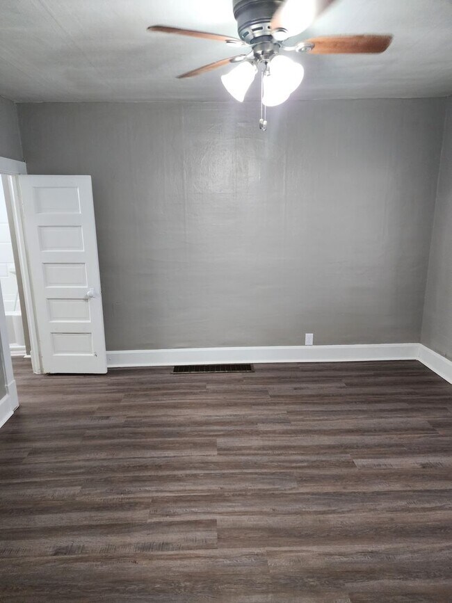 Building Photo - Two unit duplex