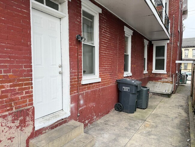 Building Photo - 225 N 3rd St