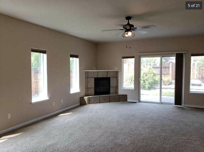 Building Photo - 3BR/2.5BA Bella Rio home in NW Reno on Quiet Street