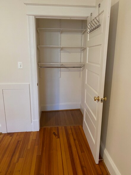 Building Photo - 115 17th St SE