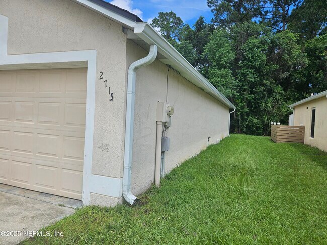 Building Photo - 2715 Lantana Lakes Dr