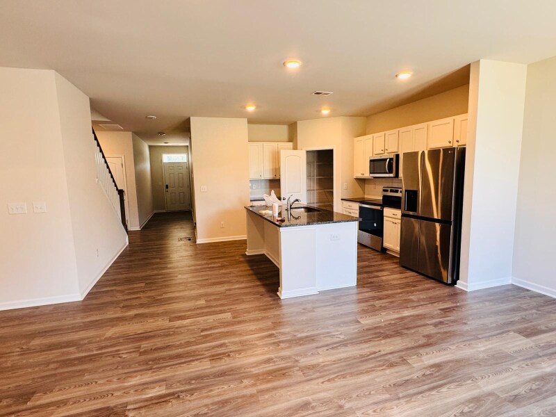 Building Photo - 7136 Maple Run Cir