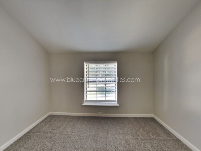 Building Photo - 2903 Harbinger Ln