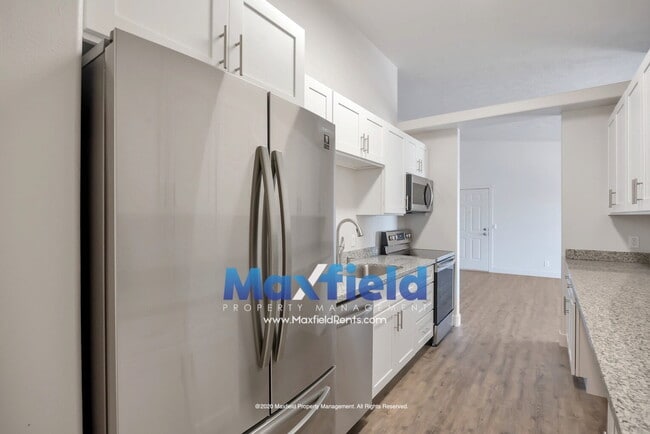 Building Photo - Upstairs Unit - St George - Near Costco and Home Depot Available Now - 3 BD 2 BA 2 GAR