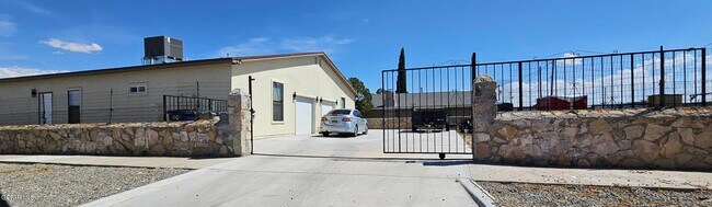 Building Photo - 7833 Mt Latona Dr