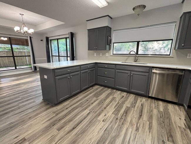 Building Photo - SPACIOUS HOME WITH FLEX ROOM