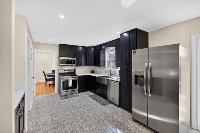 Building Photo - 8081 Kittery Ave