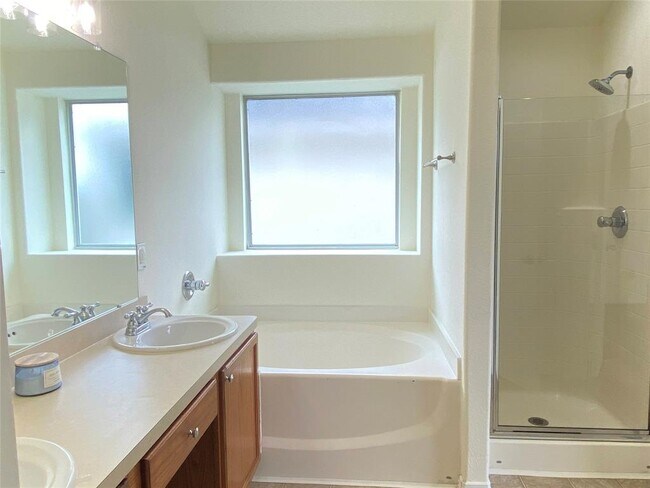 Building Photo - 5634 Park Village Dr