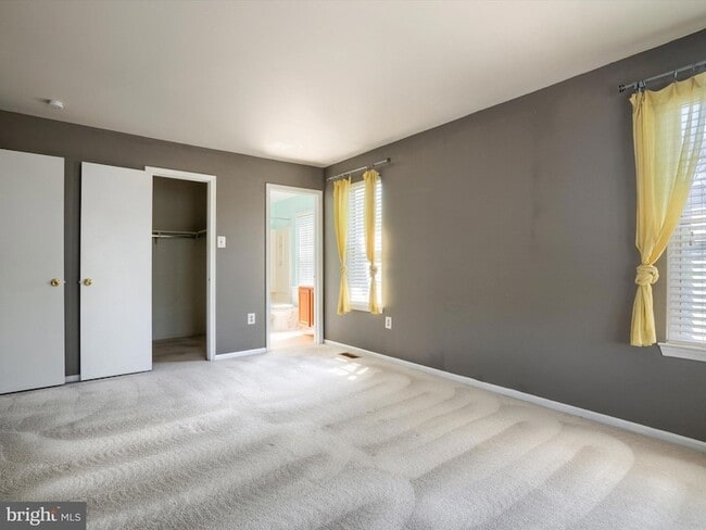 Building Photo - 110 Mews Dr