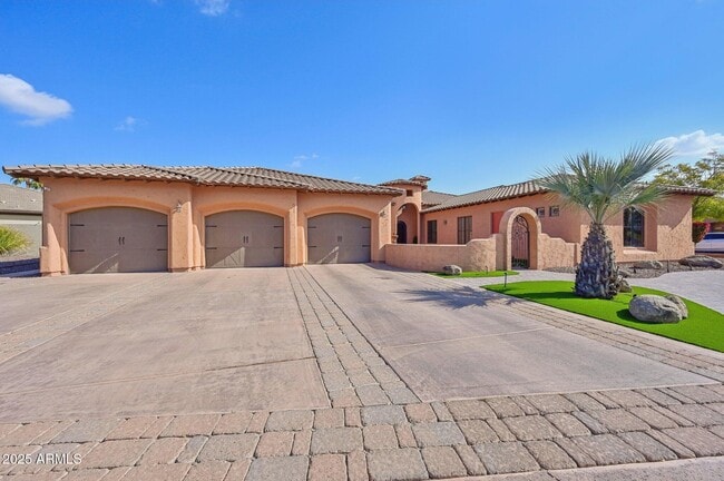 Primary Photo - 351 N Cloverfield Cir