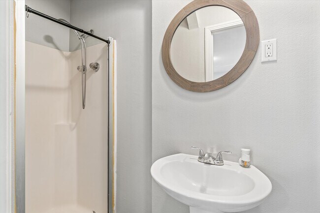 Building Photo - 175 E Elm St