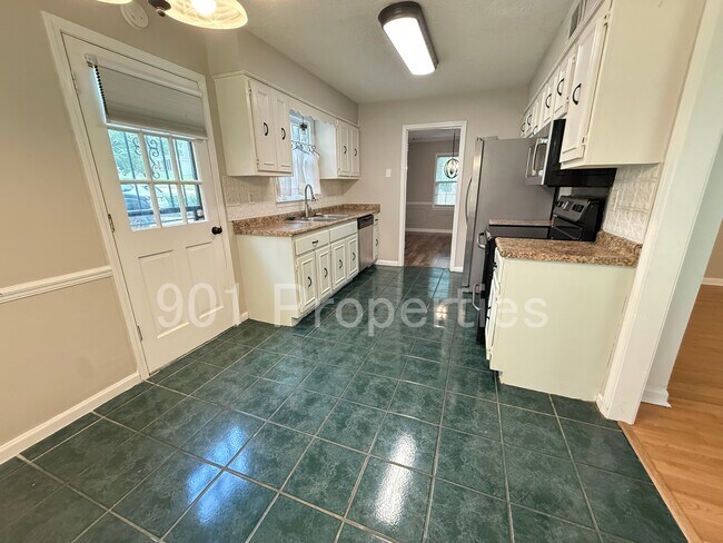 Building Photo - 6080 Barrentine Dr