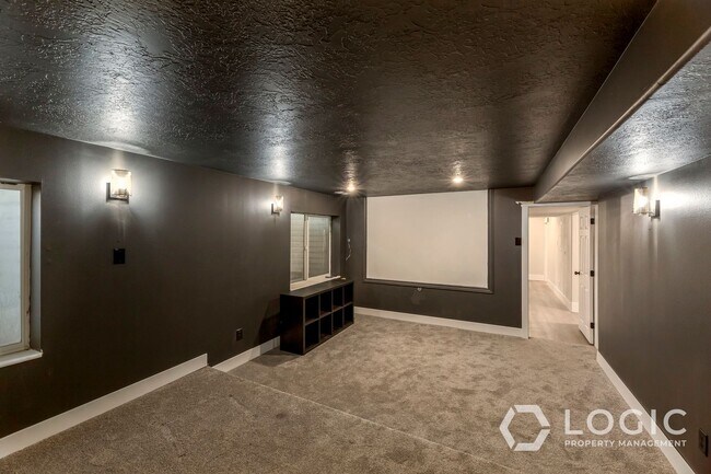 Building Photo - Single Family Home in a Great Location.