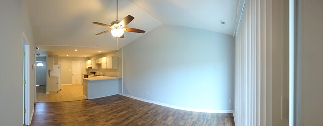 Building Photo - A cutie pie of a home!