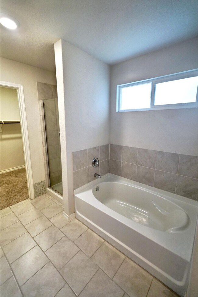 Building Photo - Stunning 4-Bedroom Home in Cobalt Canyon, ...