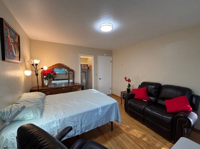 Building Photo - 224 Van Siclen Ave