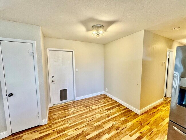 Building Photo - Charming Ranch Style Home Near Parmer Lane...