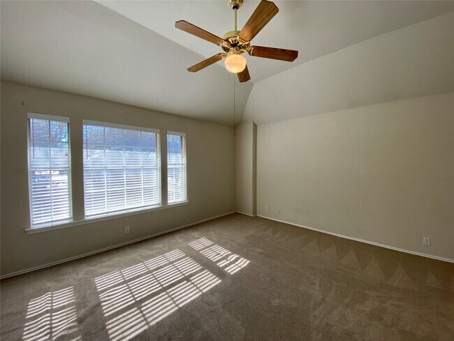 Building Photo - 4402 Everest Ln