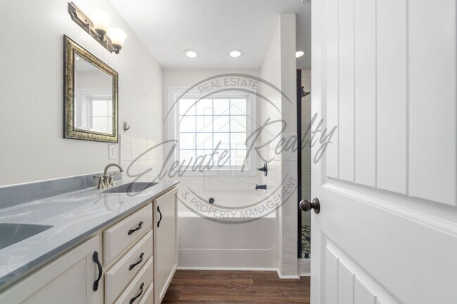 Building Photo - Charming 3-Bedroom Home with Bonus Room, F...