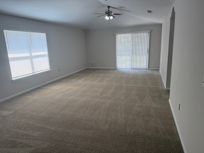 Building Photo - 5550 Oak Crossing Dr